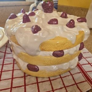 Ceramic Cake-Shaped Cookie Jar with White and Purple Accents